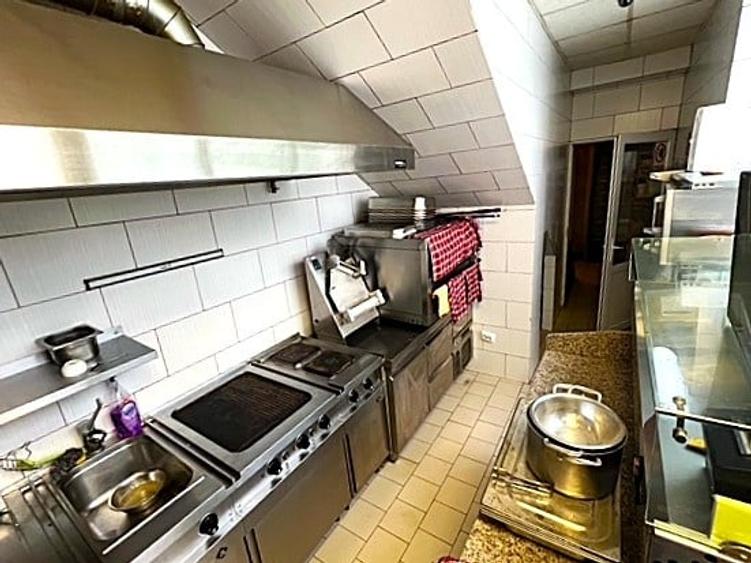 VANZARE CLADIRE CU RESTAURANT UTILAT COMPLET PLUS SPATIU COMERCIAL - 8