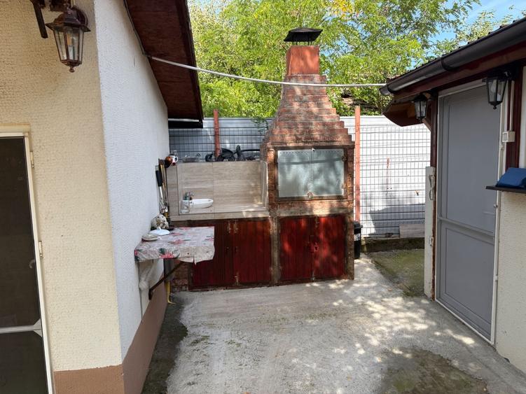 Casă cu 3 camere decomandat în Central