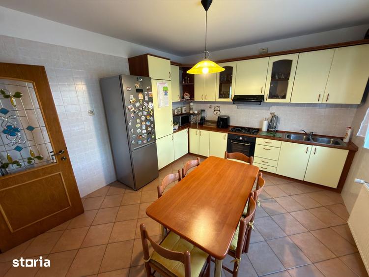 Casă cu 6 camere cu Teren 1306 Mp în Săcălaz