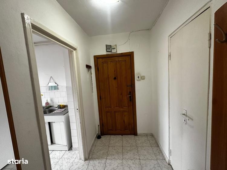 Apartament cu 3 camere semidecomandat în Central