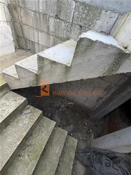 Casă individuală cu 4 camere cu Canalizare în Stâlpu