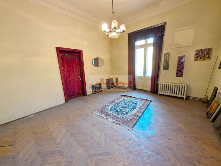 Apartament cu 3 camere semidecomandat în Victoriei