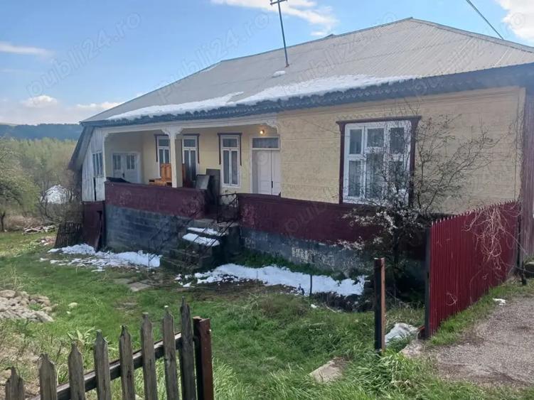 Casă cu 4 camere cu Teren 501 Mp în Lepșa