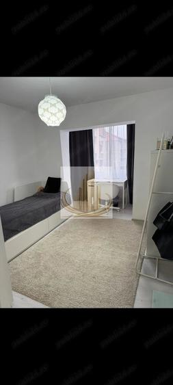 Apartament cu 4 camere decomandat în Lipovei