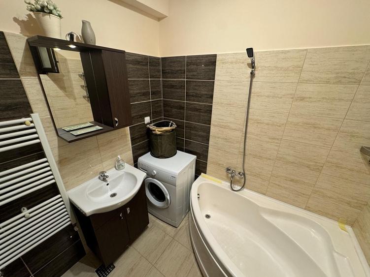 Apartament cu 2 camere semidecomandat, mobilat în Decebal