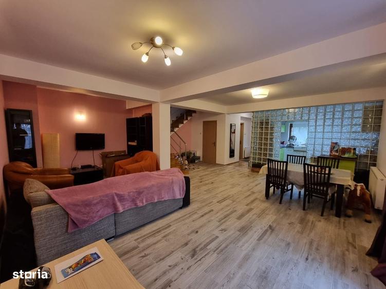 Casă cu 4 camere în 1 Decembrie