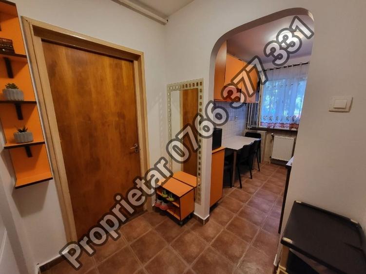 Apartament cu 3 camere semidecomandat, mobilat în Titan