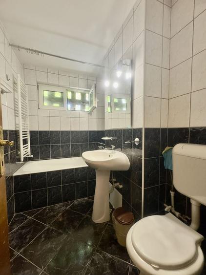 Apartament cu 3 camere decomandat în Torontalului