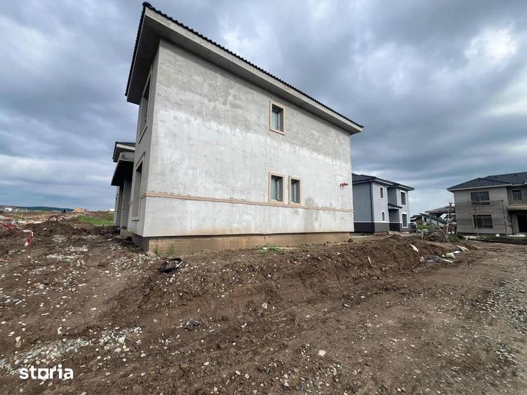 Casă cu 4 camere cu Teren 300 Mp în Șura Mică