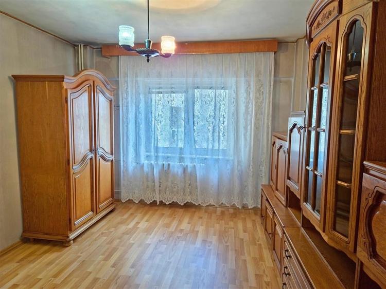 Apartament cu 3 camere decomandat în Sud