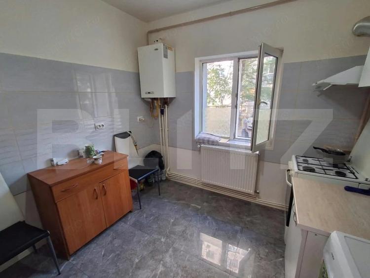 Apartament cu 3 camere decomandat în Filiași