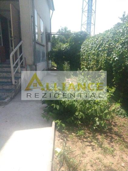 Casă individuală cu 6 camere cu Canalizare în Central