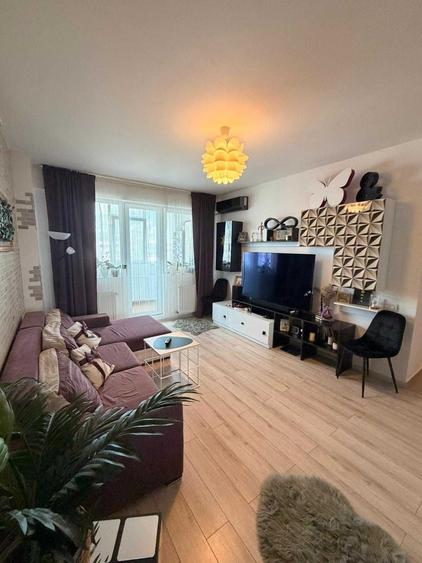 Apartament cu 2 camere decomandat în Roșu