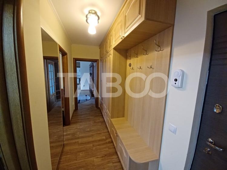 Apartament cu 3 camere semidecomandat, mobilat în Mihai Viteazul