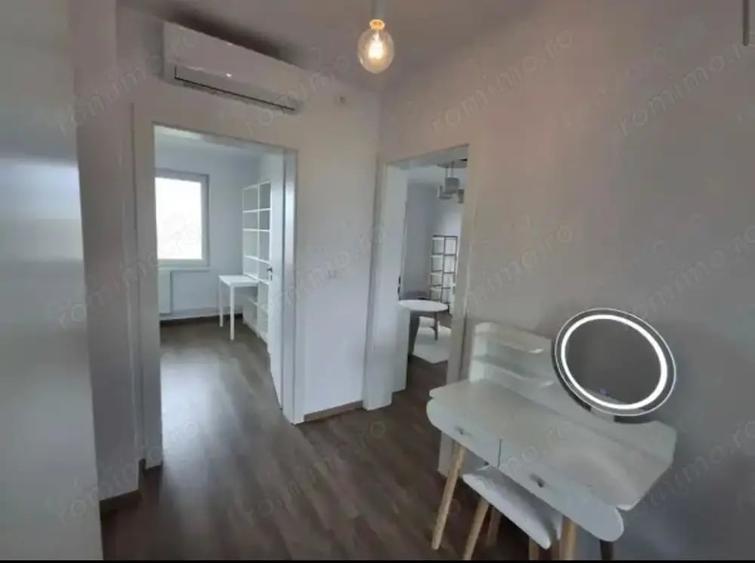 Apartament cu 3 camere semidecomandat, mobilat în Take Ionescu