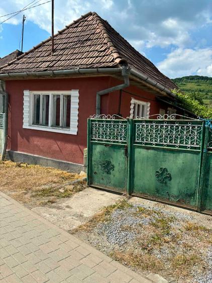 Casă cu 4 camere în Central