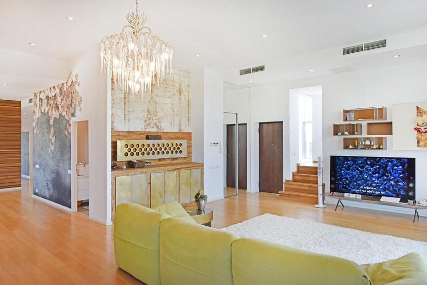 Apartament cu 4 camere semidecomandat, mobilat în Băneasa