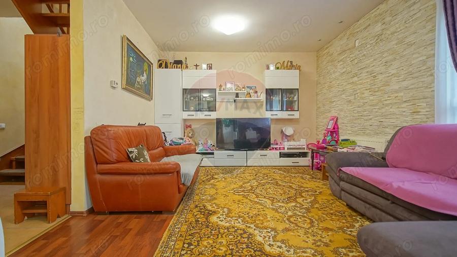 Casă cu 4 camere cu Teren 443 Mp în Tractorul