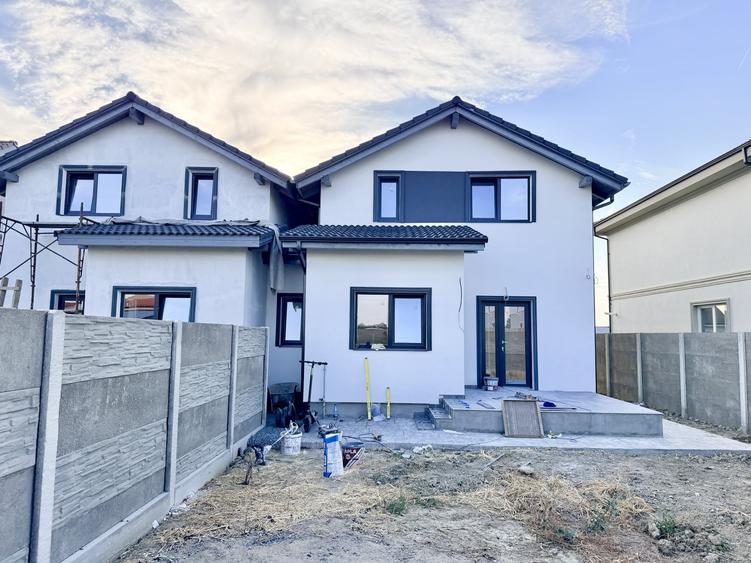 Duplex cu 4 camere cu Teren 275 Mp în Urseni