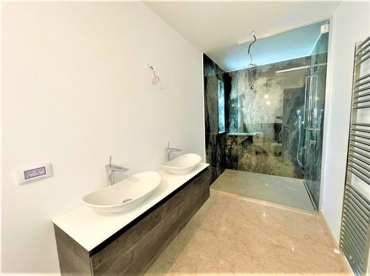 Casă cu 6 camere cu Teren 290 Mp în Nordului