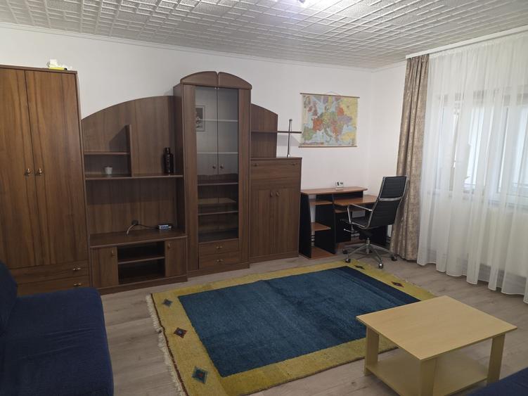 Apartament cu 3 camere decomandat în Prundu