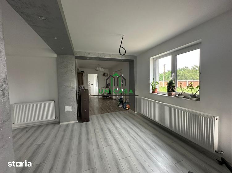 Casă cu 8 camere cu Teren 2000 Mp în Băbeni