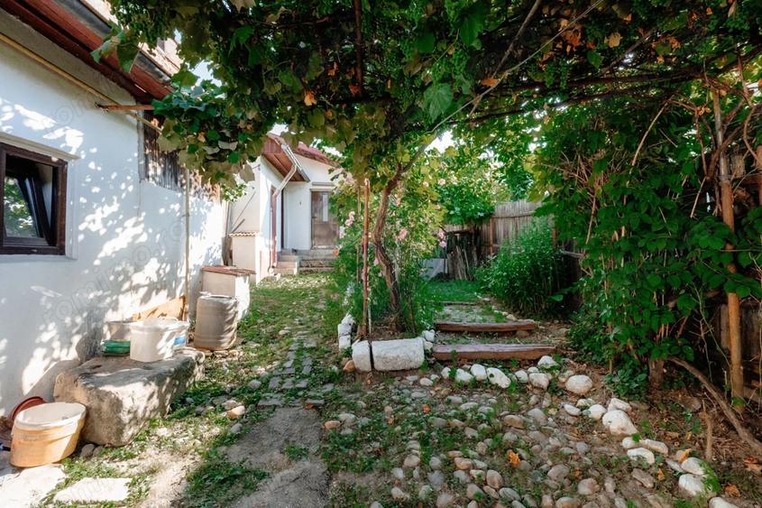 Casa + teren de vanzare in centrul Pite?tiului, Strada Egalita?ii - 17