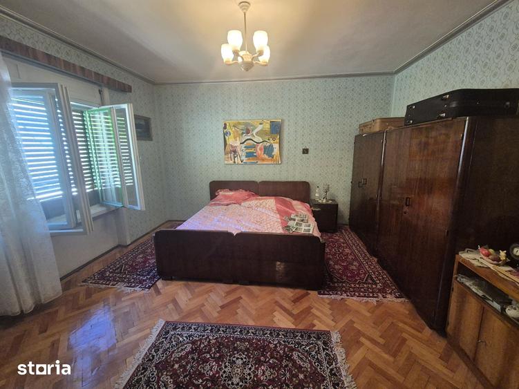 Casă cu 3 camere cu Canalizare în Central