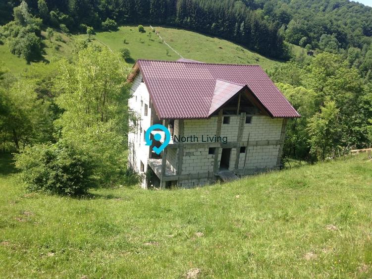 Casă individuală cu 10 camere cu Canalizare în Dragoslavele