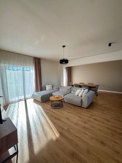 Apartament cu 3 camere semidecomandat în Nord