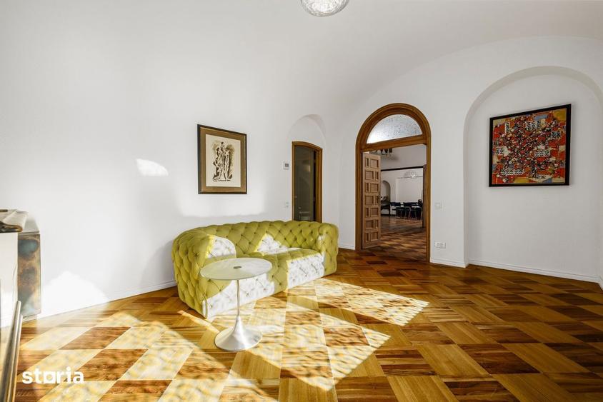 Casă cu 7 camere cu Teren 580 Mp în Eminescu
