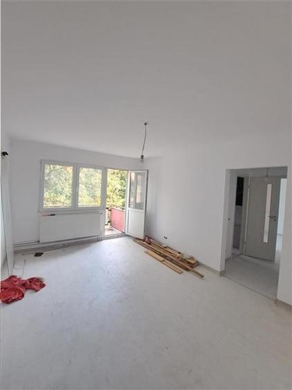 Apartament cu 2 camere semidecomandat în Tipografilor