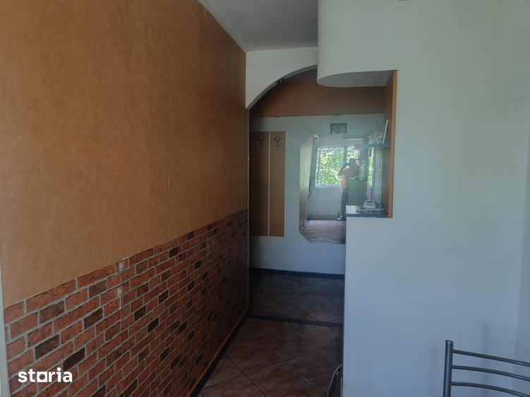 Apartament cu 2 camere decomandat în Sărari