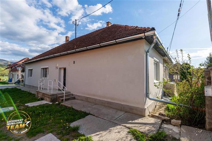 Casă individuală cu 7 camere cu Canalizare în Exterior Vest