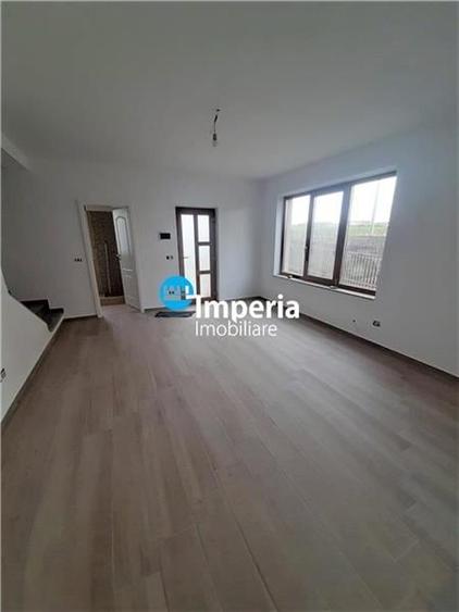 Duplex cu 5 camere cu Canalizare în Lunca Cetățuii