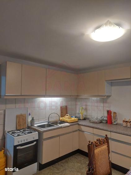 Casă cu 5 camere cu Teren 1100 Mp în Zăvoi