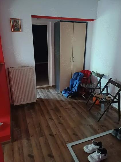 Inchiriez camera intr-un apartament cu 2 camere - 1