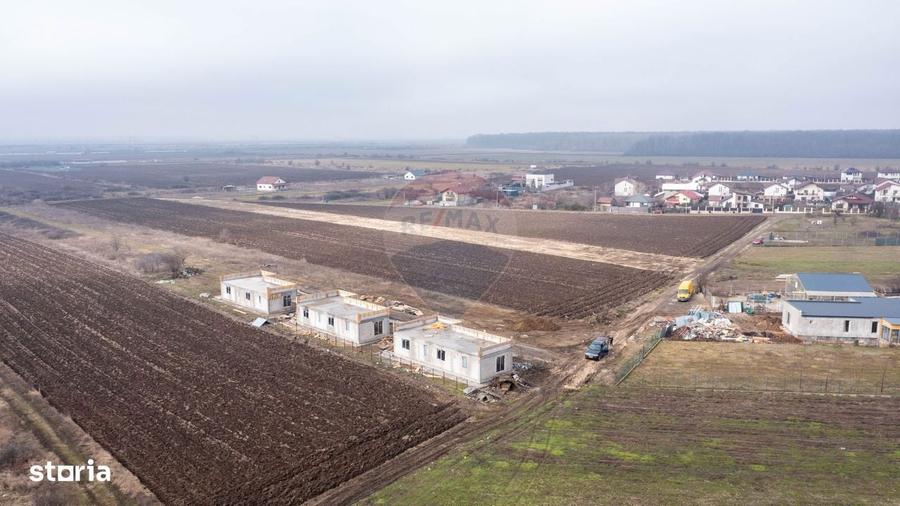 Case noi de vanzare in Sabareni 3 camere, eficienta si confort modern - 11