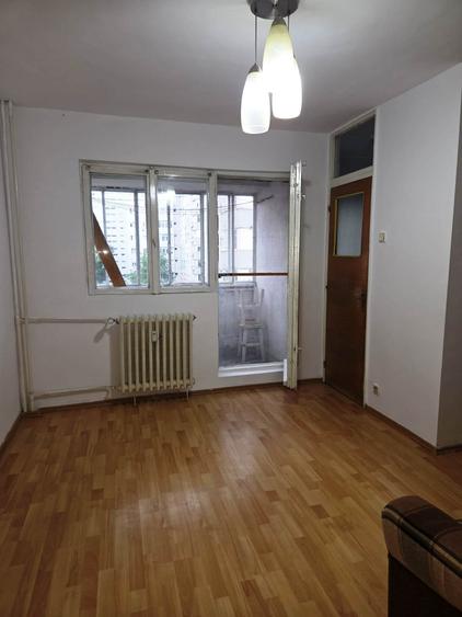 13 Septembrie / Petre Ispirescu - Garsoniera 26,27 mp , bloc construit in 1986 - 5