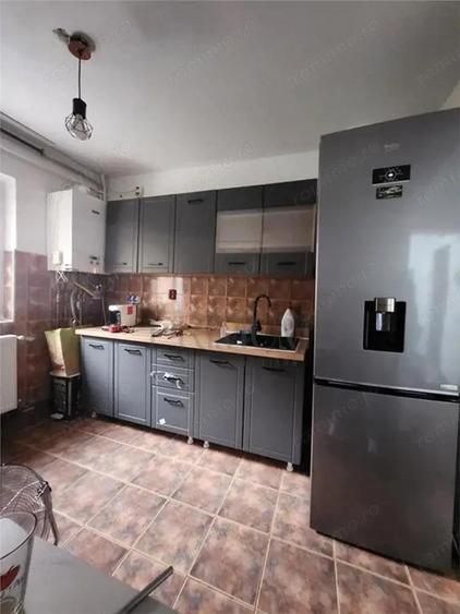 UMT - 3 CAM - DECOMANDAT - ETJ.2 - 2 BAI - RENOVAT MOBILAT - CENTRALA - IZOLAT - 2