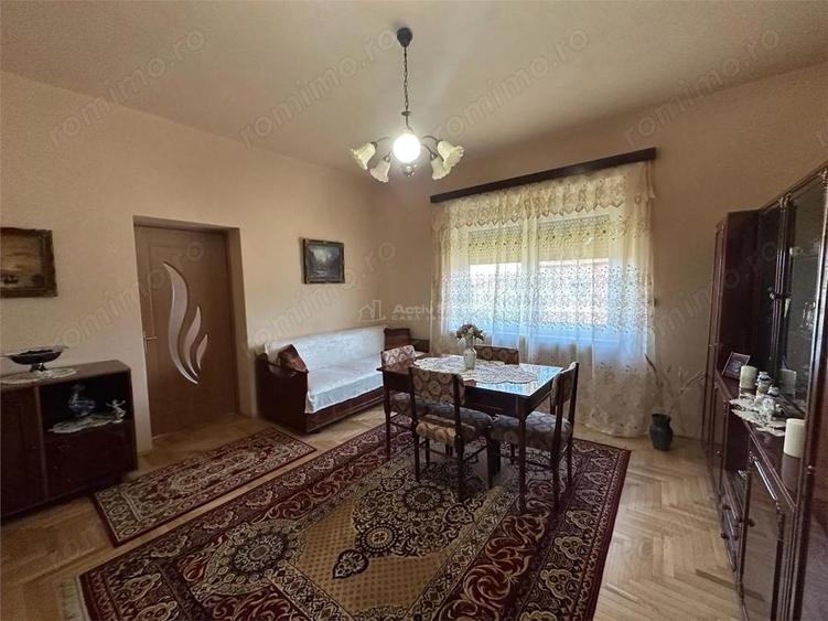 Casa Solida, pentru Familie extinsa, cu Gradina si Teren, Doclin - 1