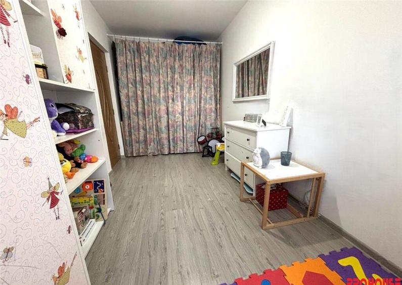 Zona Miron Costin - apartament 3 camere - etajul 2 - 5