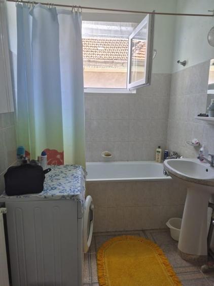 Locuință cu priveliște: Casă bifamilială într-o locație liniștită!!!Privat!!! - 9