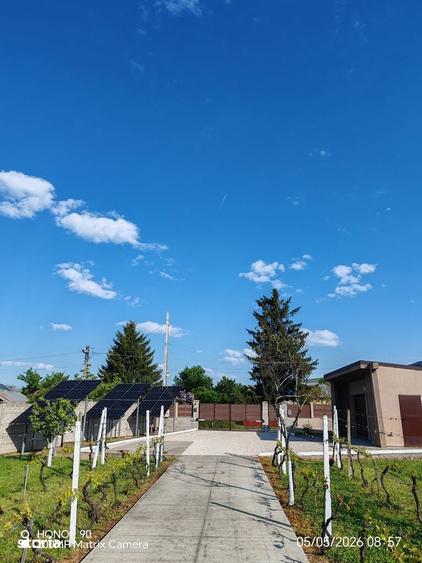 Pentru o viata in vacan?a, proprietate 3280 cu piscina, garaj, BBQ.. . - 1
