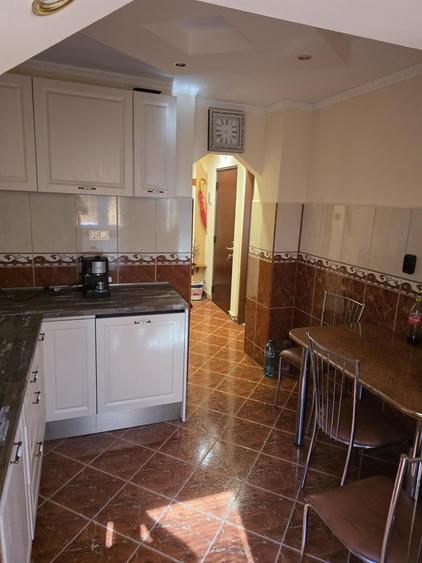 Apartament cu 3 camere decomandat în Exterior Vest