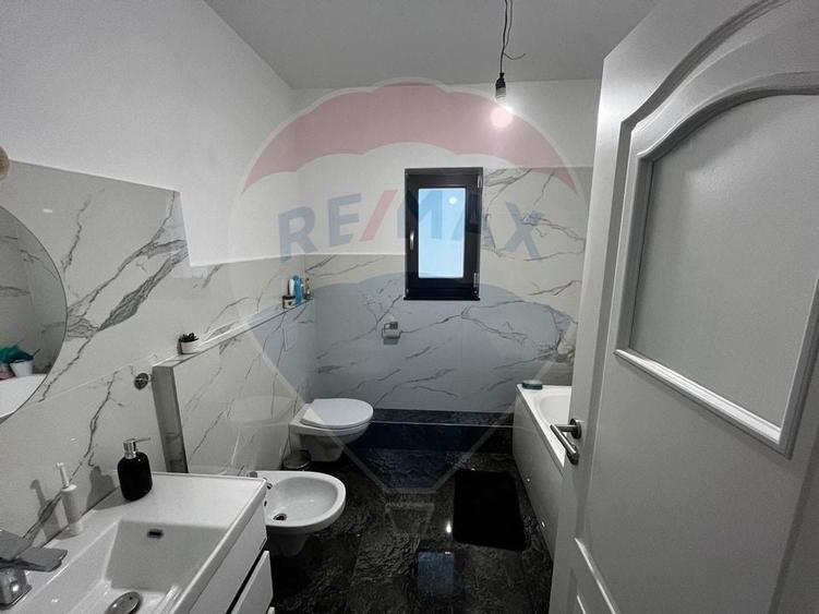 Casă individuală cu 4 dormitoare de vânzare str Planoarelor Dezmir - 9