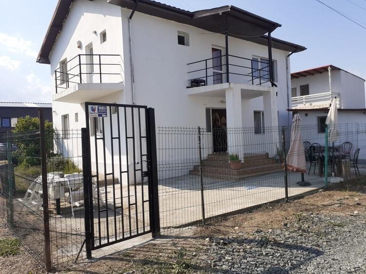 Casa 12 camere cu bai de vanzare la 5 min de mare (mers pe jos) - 1