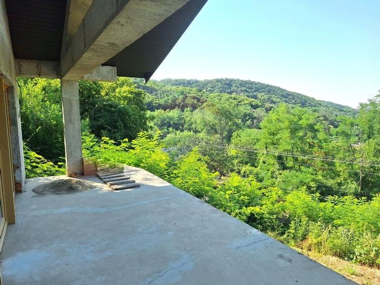 Casă / Vilă la gri aproape gata sa devina " acasa" ! - 19