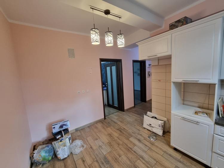 Aviatori-bloc tip vila- 2 camere- renovat recent- boxa pe acte si pod - 5