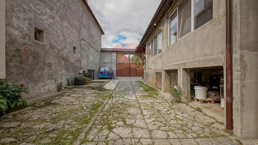 Casa spatioasa cu teren generos, in zona centrala a Sacelelor - 34